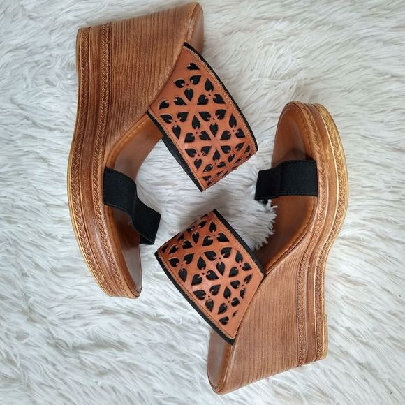 Italian Shoemakers Leather Wedge Sandals - Picture 1 of 4